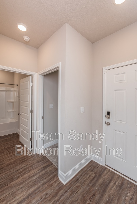 Building Photo - 7584 Burnside Lp