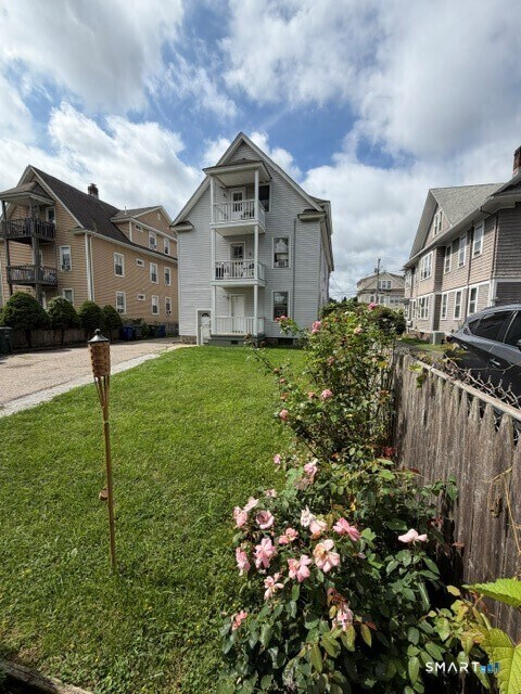 Building Photo - 82 Scofield Ave