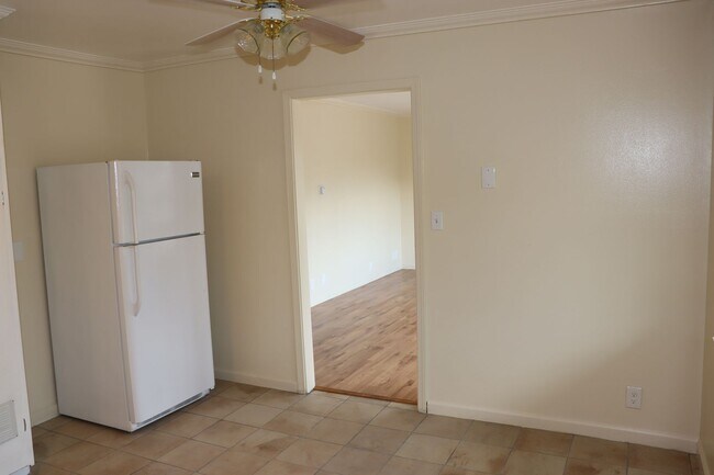 Building Photo - Unit 3