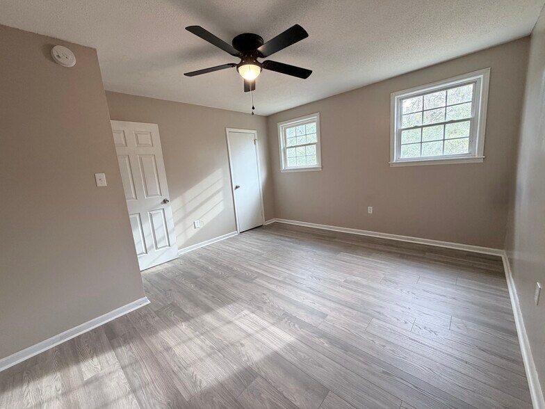 Building Photo - 125 McClure St