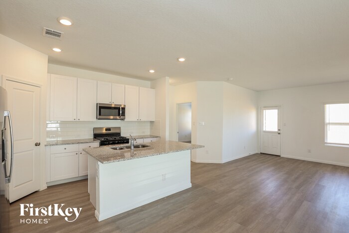 Building Photo - 10626 Vinateros Dr