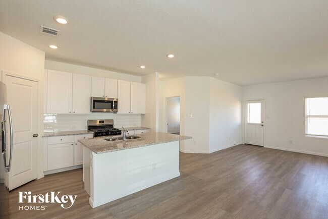 Building Photo - 10626 Vinateros Dr