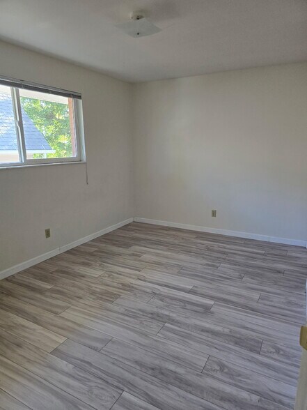 Building Photo - 327 D St