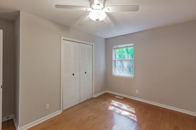 Building Photo - 3 bedroom updated home in a quiet, peaceful setting!