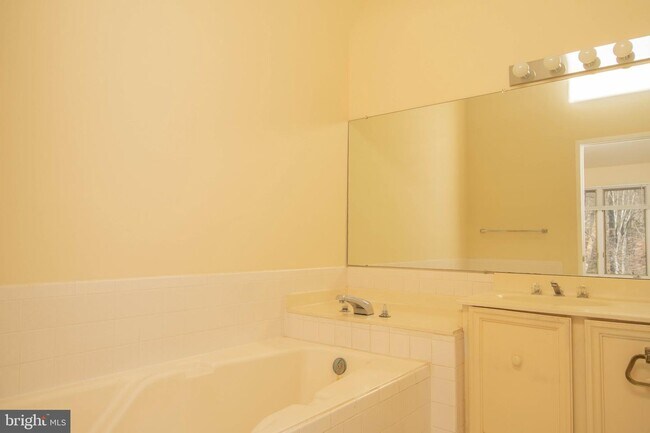 Building Photo - 10923 Whiterim Dr