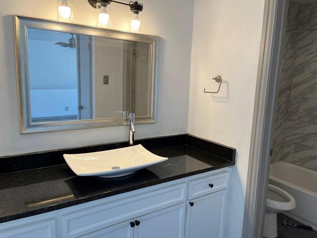 Building Photo - 2800 Douglas Ave