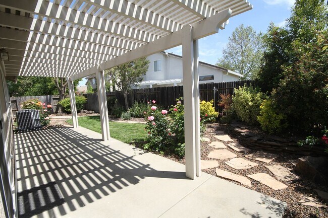 Building Photo - 9258 Crystal Falls Way