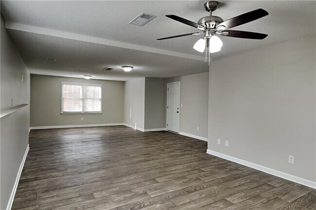 Building Photo - 308 Golden Ct