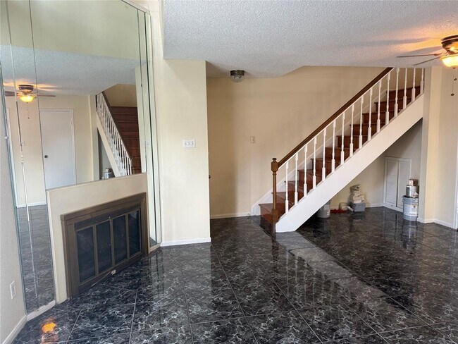 Building Photo - 2120 El Paseo St
