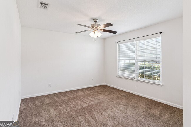 Building Photo - 3BR/2BA with a Fenced Back Yard