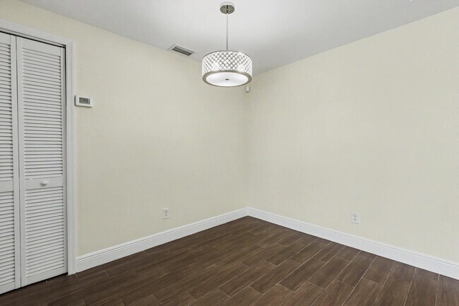 Building Photo - 1250 SW 113th Terrace