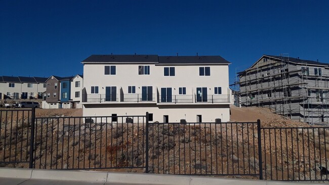 Primary Photo - spacious 2 bedroom and 2.5 bath newer town...