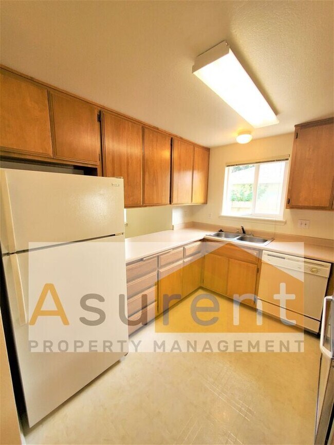 Great Duplex Available Now! 759 Columbine Way Central Point OR 97502