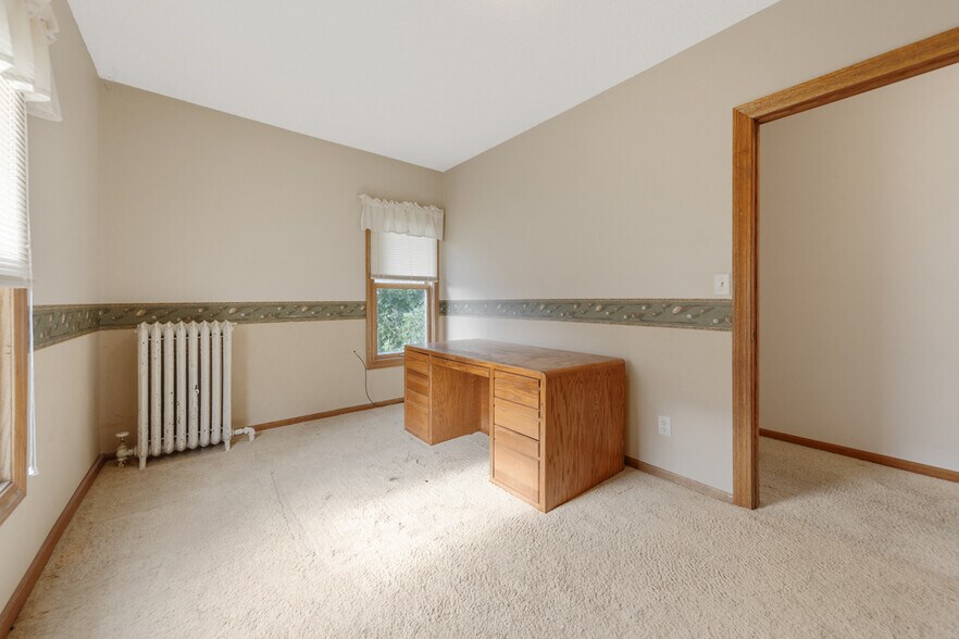 Bedroom - 244 Phelps St