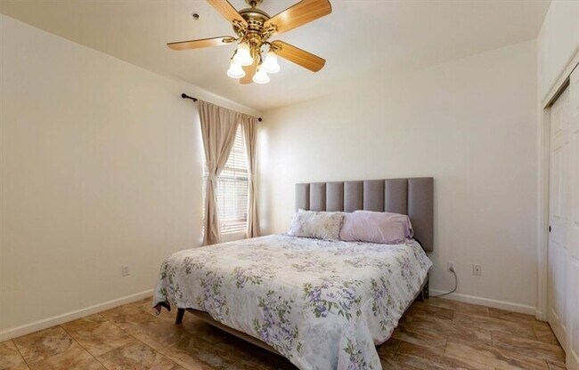 Building Photo - 3bedr 2bath Condo In a quiet location