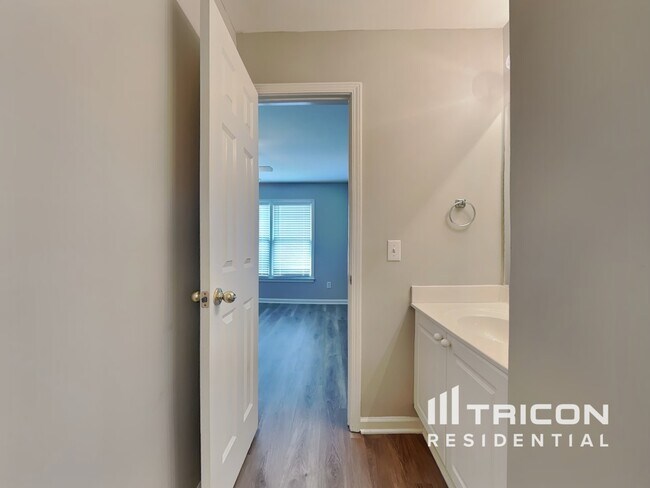 Building Photo - 1410 Bentwater Dr