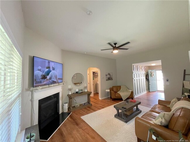 Building Photo - 178 Angel Oak Dr