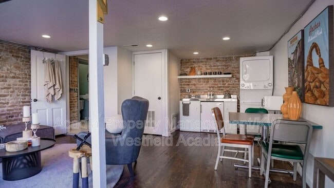 Building Photo - 20 Freedom Blvd 200 W