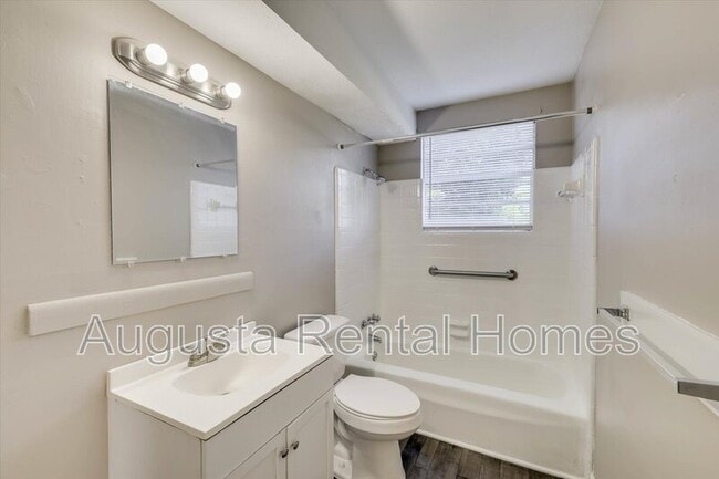 Building Photo - 319 A Verdery Drive