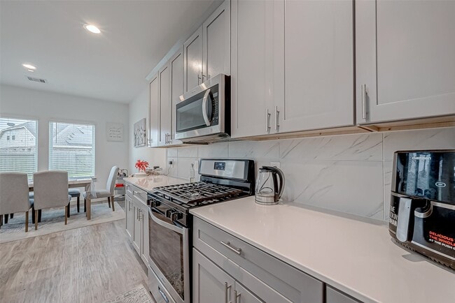 Building Photo - 6850 Amber Clf Ln