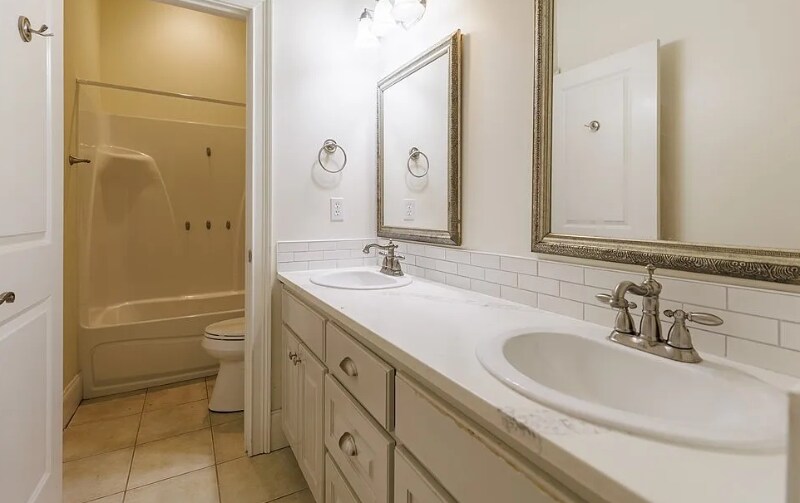 Building Photo - 4419 Triple Oak Dr