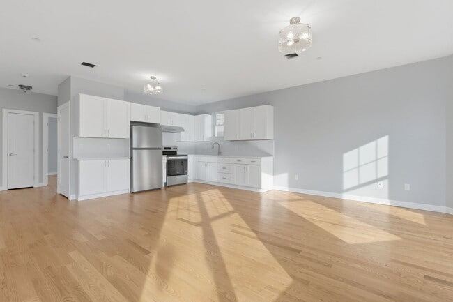 Building Photo - 19 Simon St