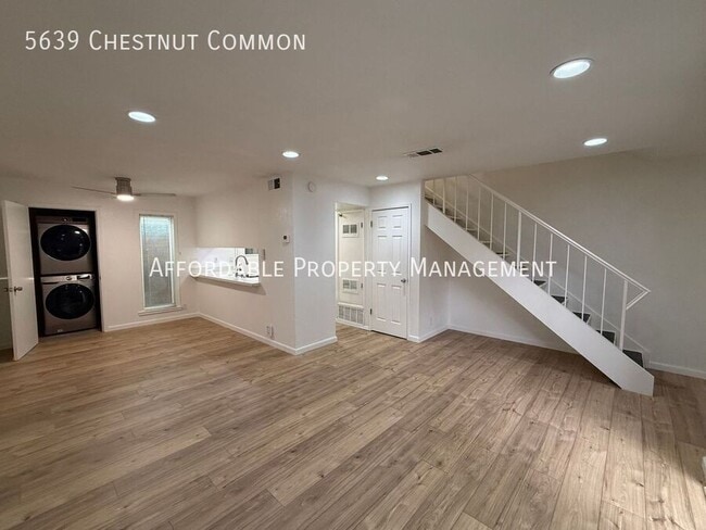 Building Photo - 5639 Chestnut Common