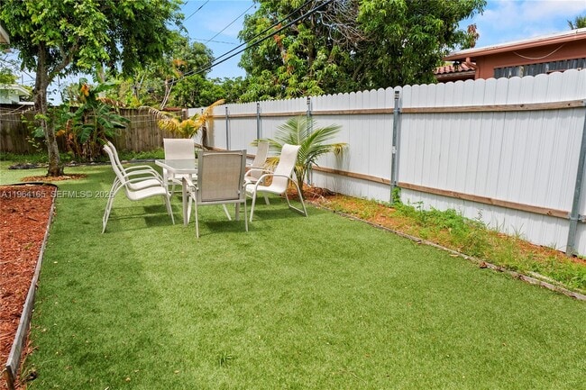 Building Photo - 121 SW 28th Terrace