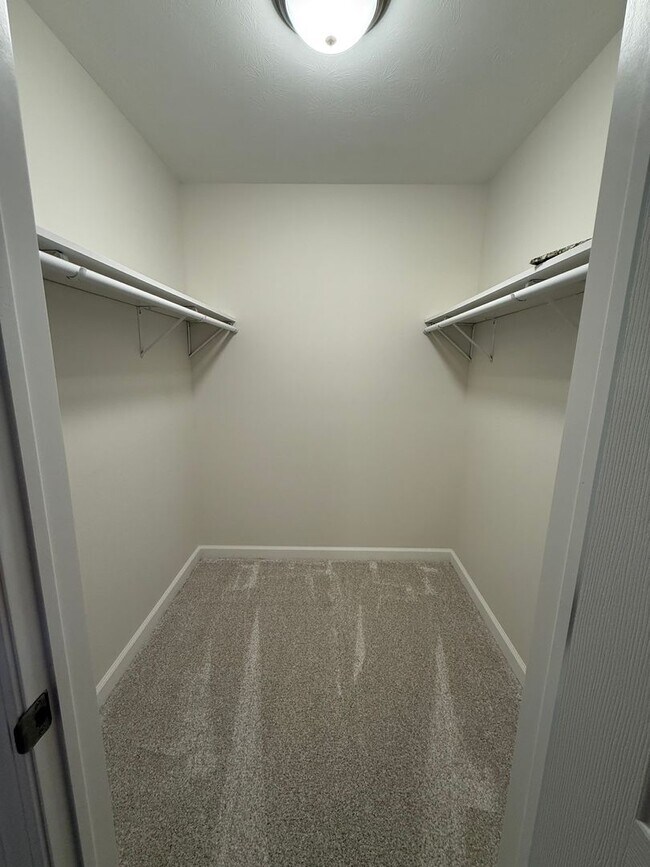 Building Photo - Completely renovated 4 bedroom home in Halteman