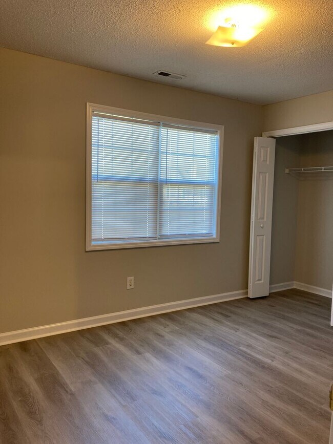 Building Photo - 711 Covington Ct