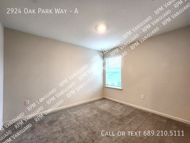 Building Photo - 2924 Oak Park Way