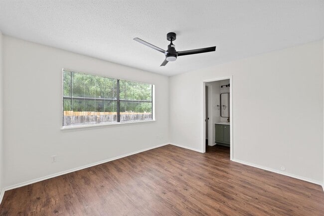Building Photo - 2907 W Slaughter Ln