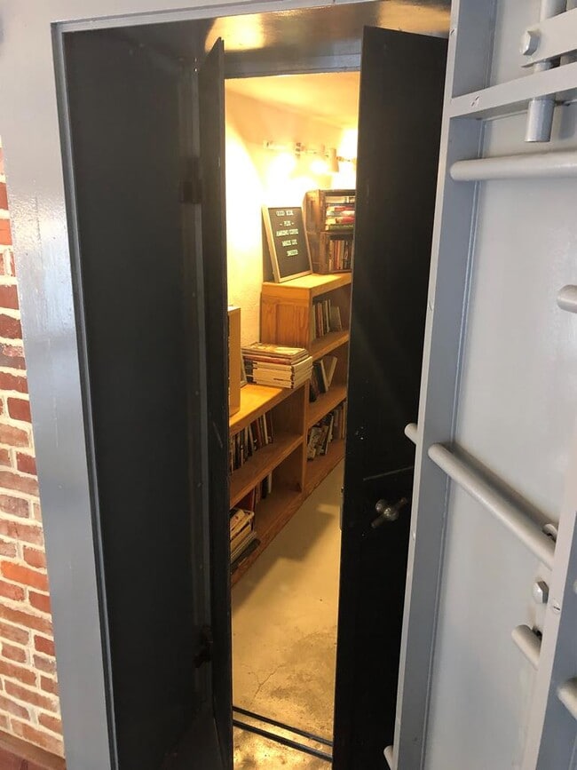 Building Photo - 25514 E Main St