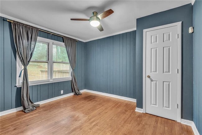 Building Photo - 2015 E Camellia Dr