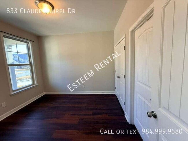 Building Photo - 833 Claude Laurel Dr