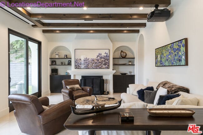 Building Photo - 5861 Ridgebrook Dr