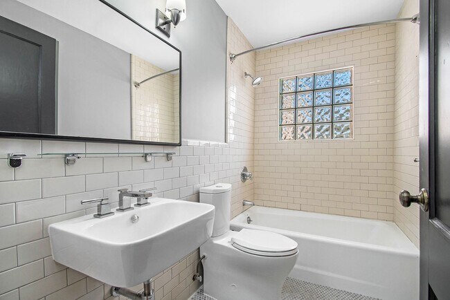Building Photo - 2 Bedroom in Intown Atlanta