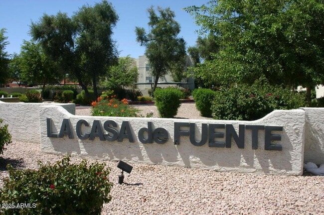 Building Photo - "Chic Scottsdale Retreat: Cozy 1-Bedroom Gem with Modern Comforts!"