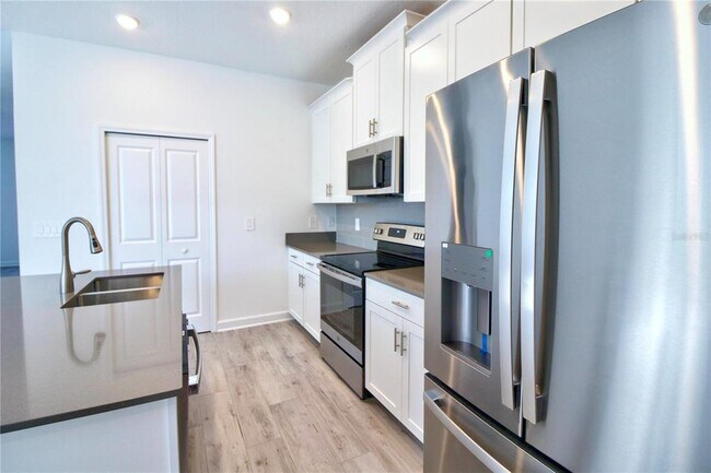 Building Photo - 11425 Listening Dr