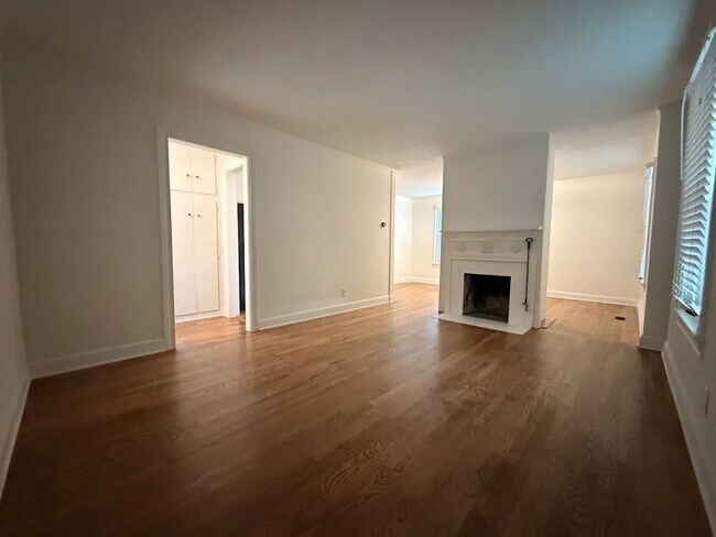 Building Photo - 429 Deering Rd NW