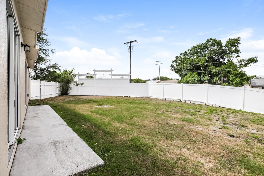 Building Photo - 301 Abigail Rd