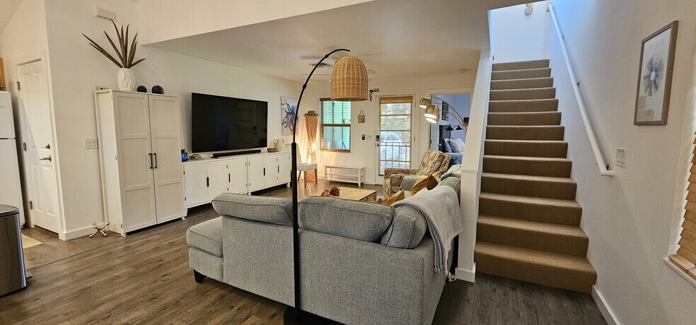 Living Room - 14 Hoku Pl