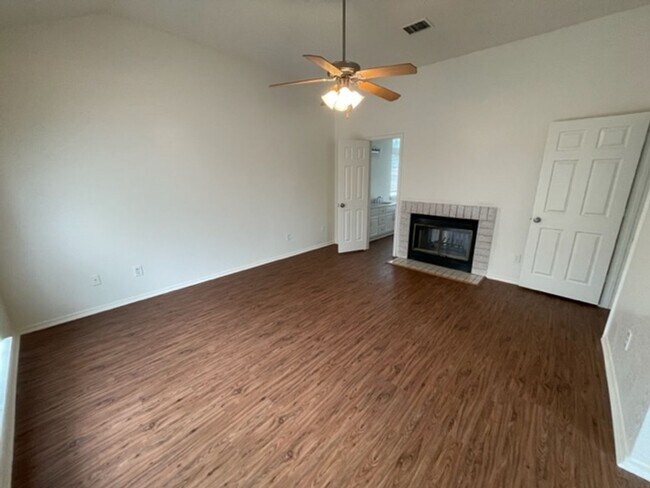 Building Photo - Beautiful 2 Story Updated Home in Grand Prairie