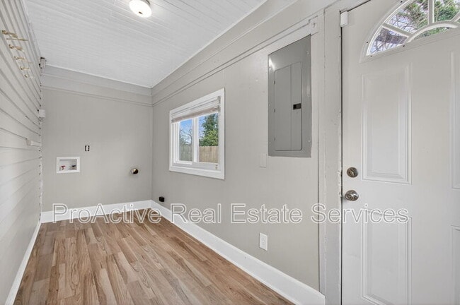 Building Photo - 108 Wright Ave