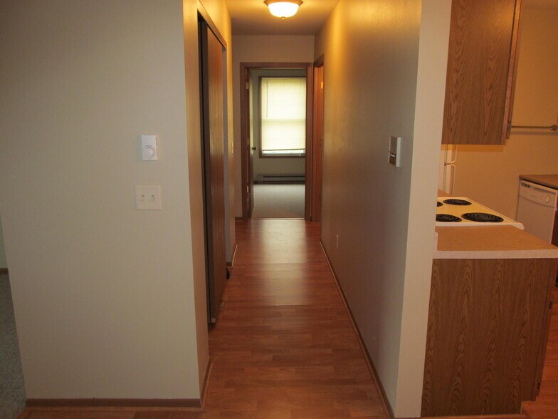 Building Photo - 2035 Sylvan Way