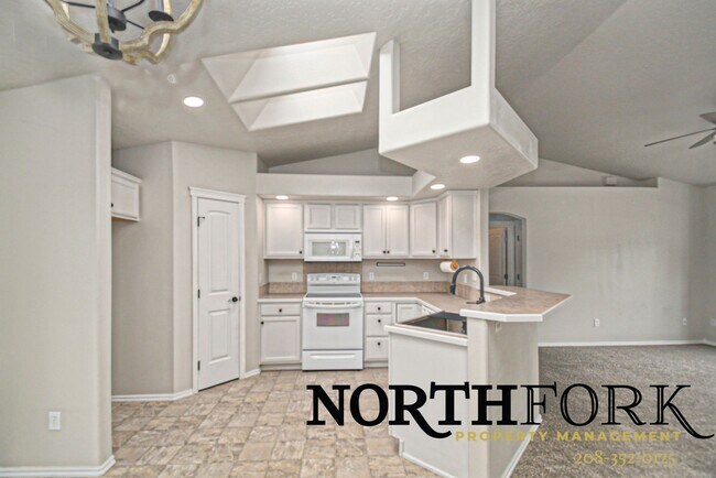 Building Photo - Beautifully Landscaped Cul De Sac Caldwell Home/Landscaping included!