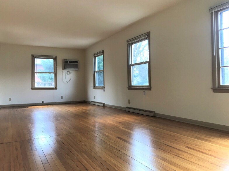 Building Photo - 1305 Temkin Ave