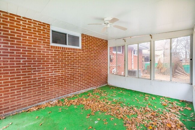 Building Photo - AVAILABLE APRIL 1ST! RENOVATED 3-bedroom!