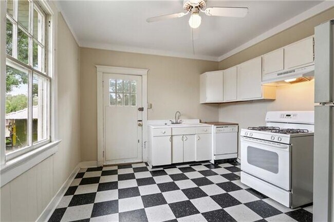 Building Photo - fst2315