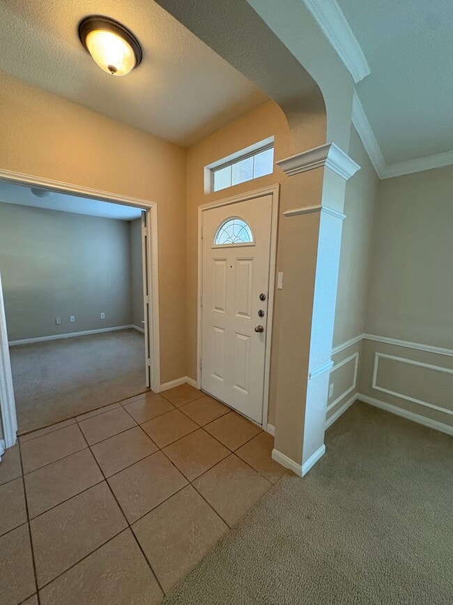 Building Photo - AVAILABLE NOW!